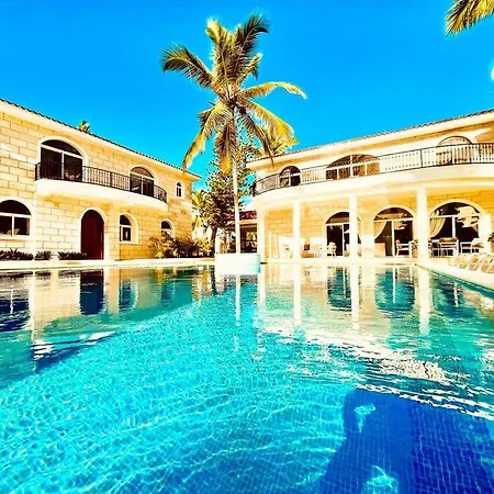 10Br Beach Villa Andiamo With Chef, Jacuzzi & Maid